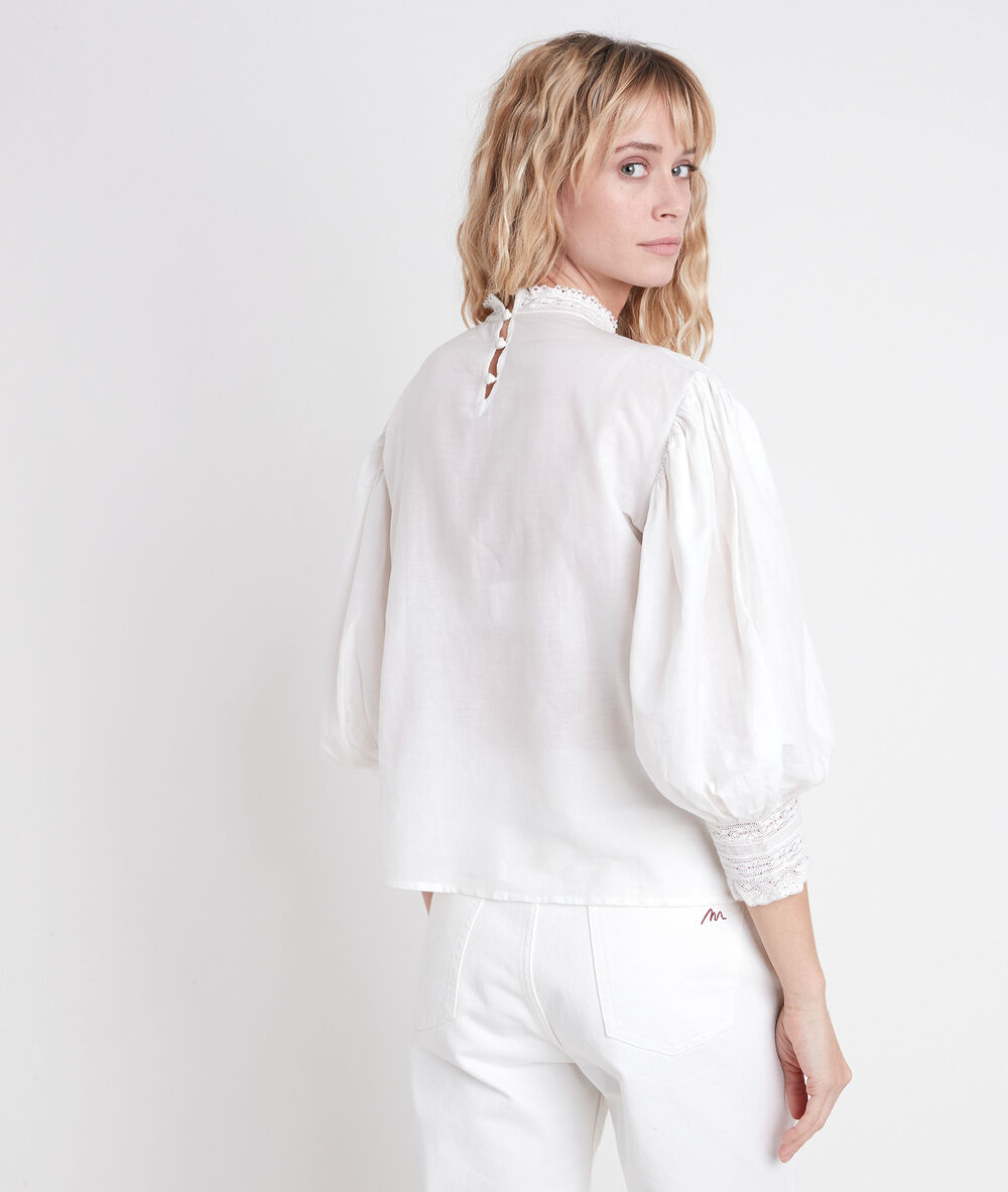 Blouse en dentelle temini ecru.