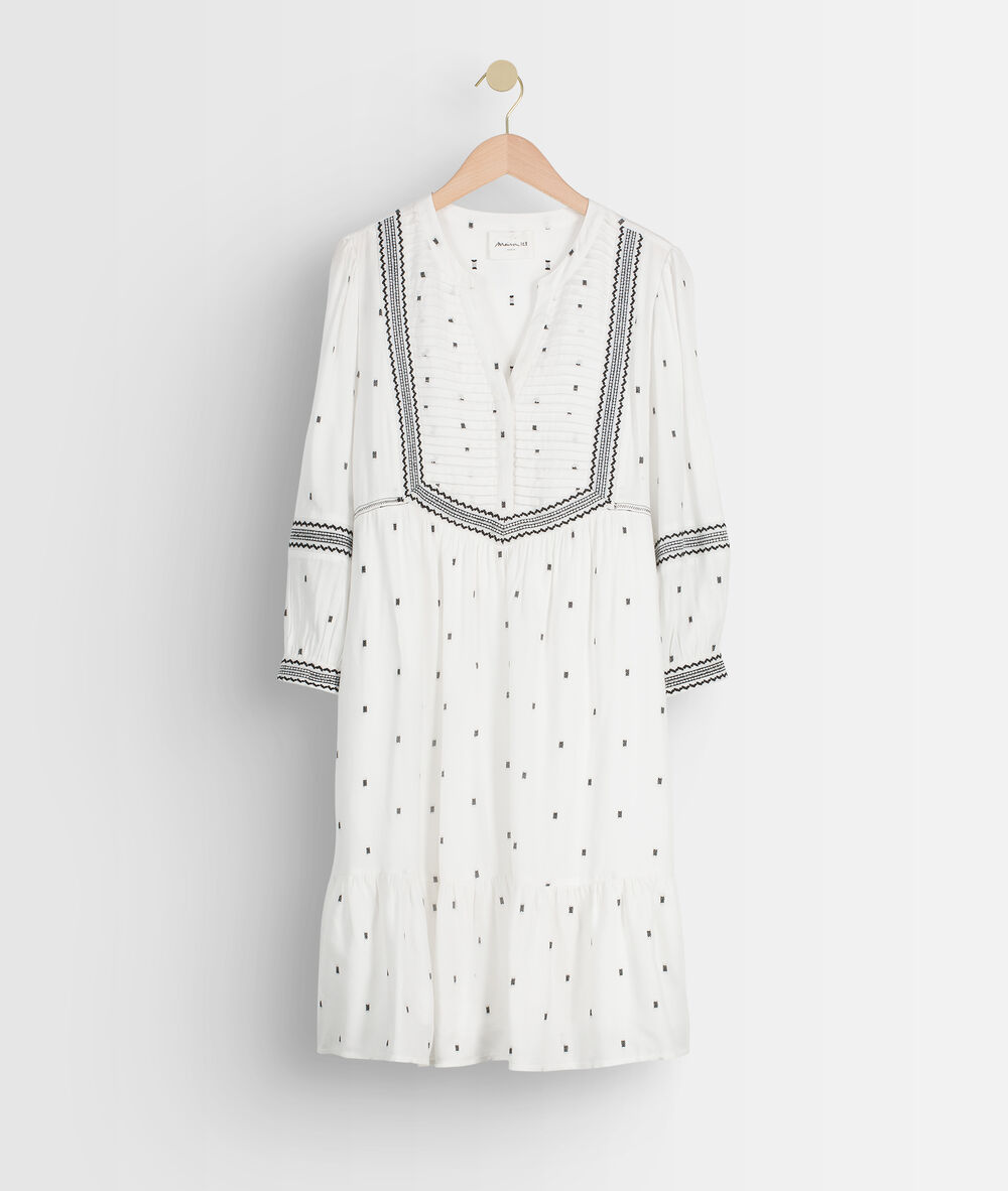 Robe courte brodée blanche larie ecru.