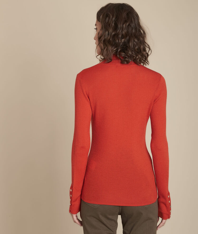 Pull côtelé col roulé tomette florale sable.