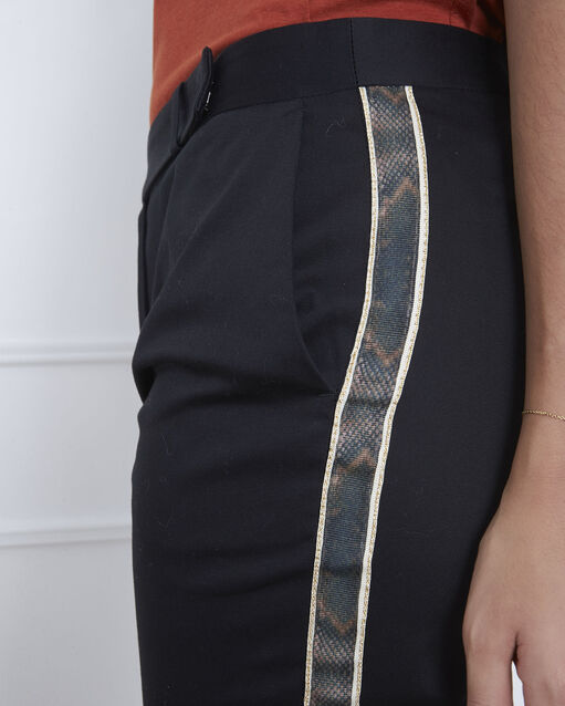Pantalon noir bande imprimé serpent rubis noir.
