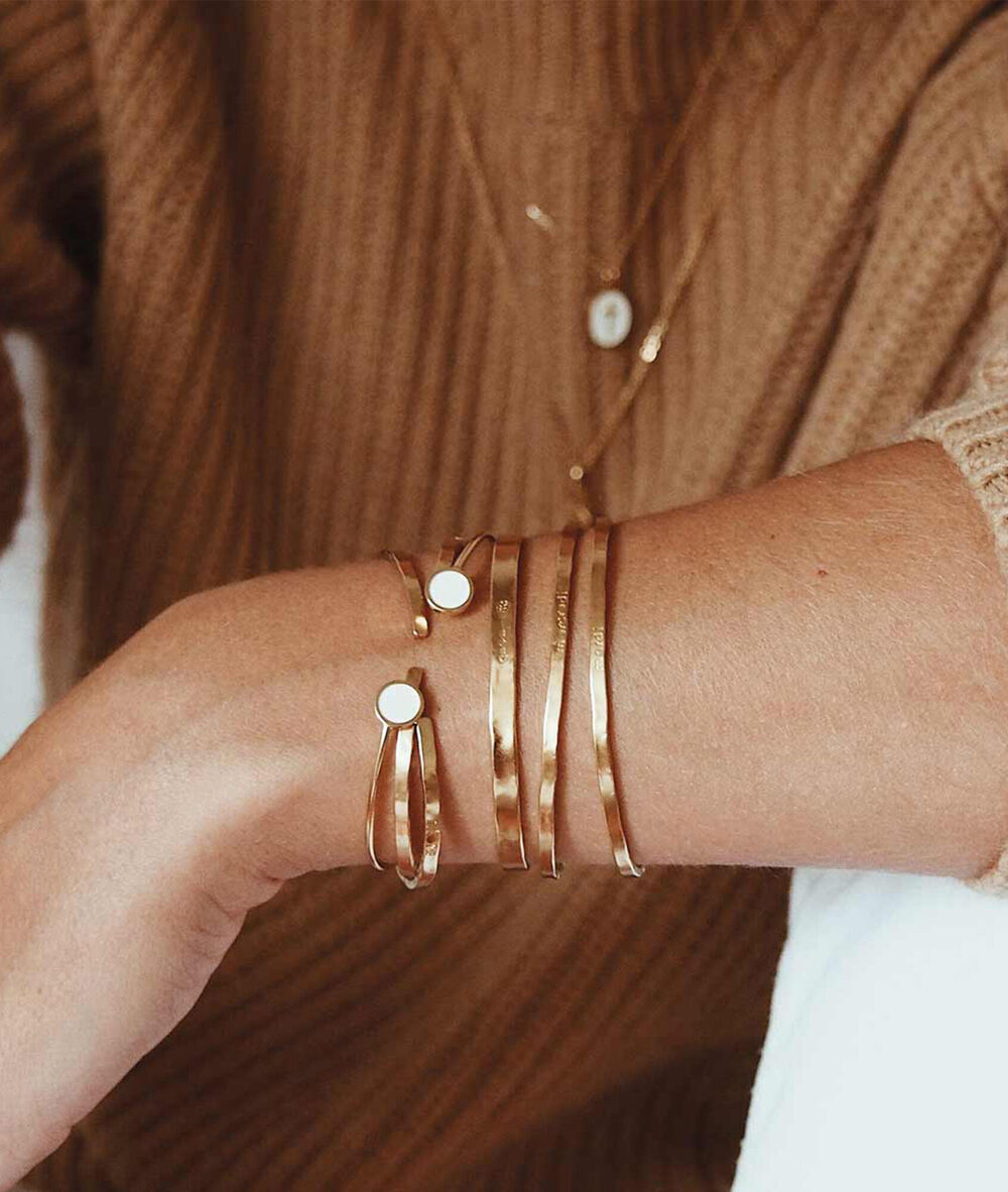 Bracelet jonc laqu&eacute; pastille ivoire or bijoux l&eacute;one.