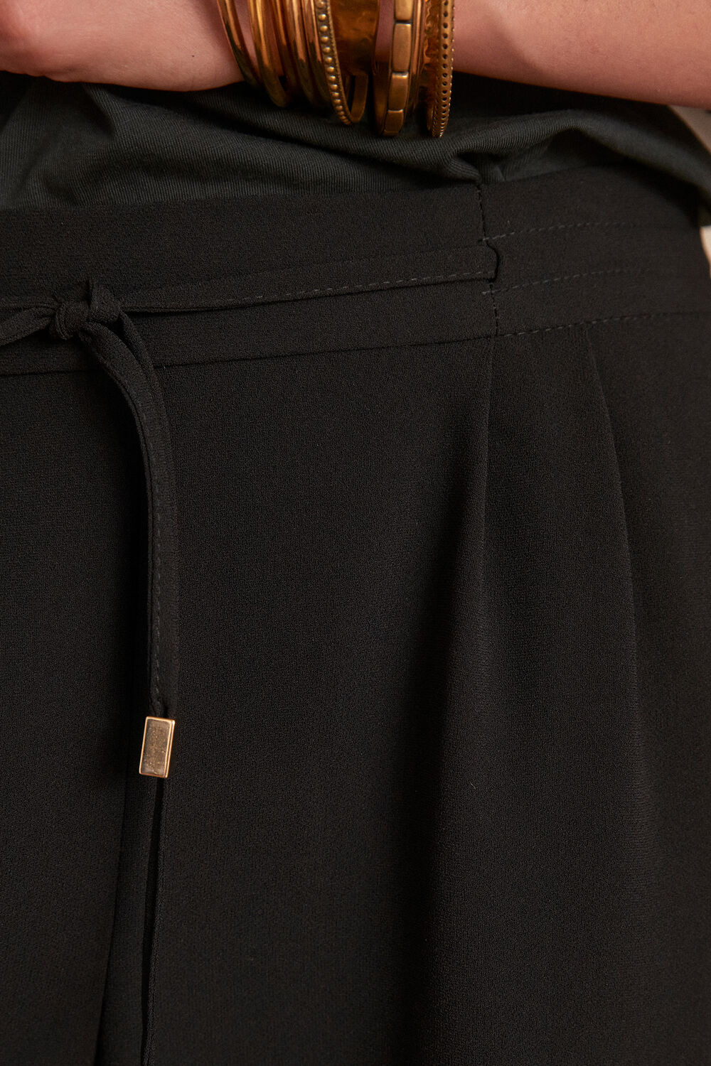 Pantalon carotte en crêpe noir flynn noir.