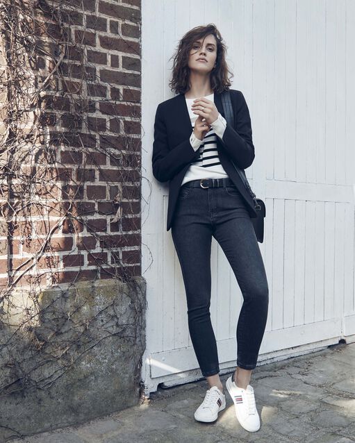 L'iconique slim stylised black sultan noir.