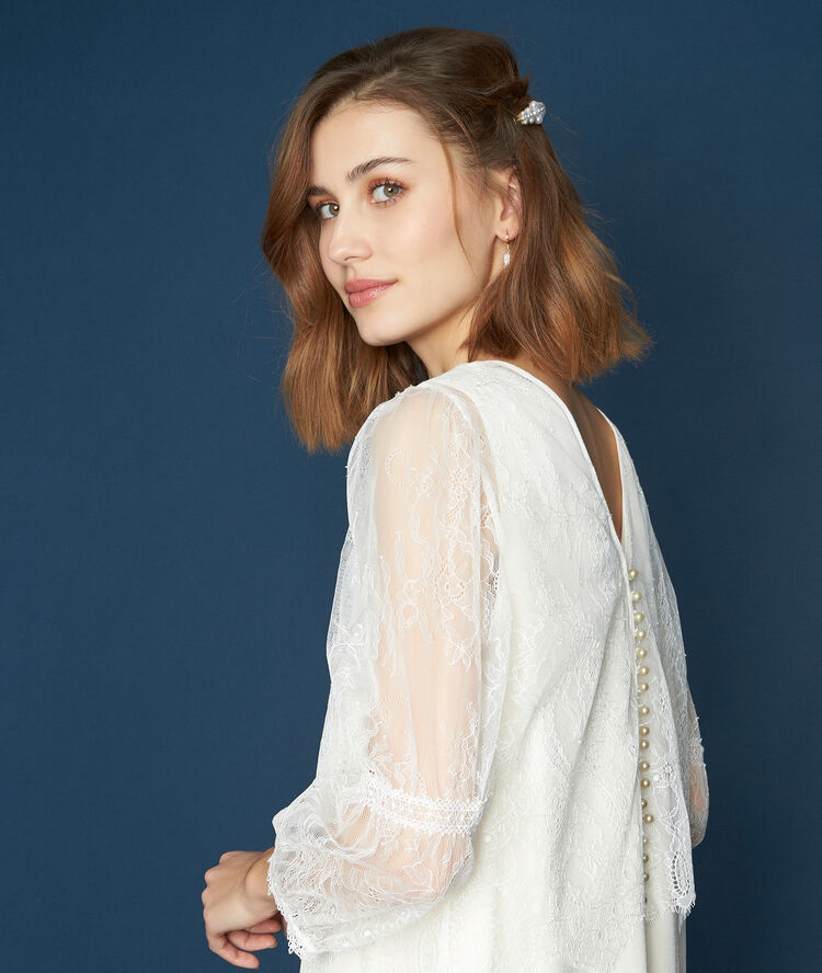 Robe en dentelle olivier ivoire.