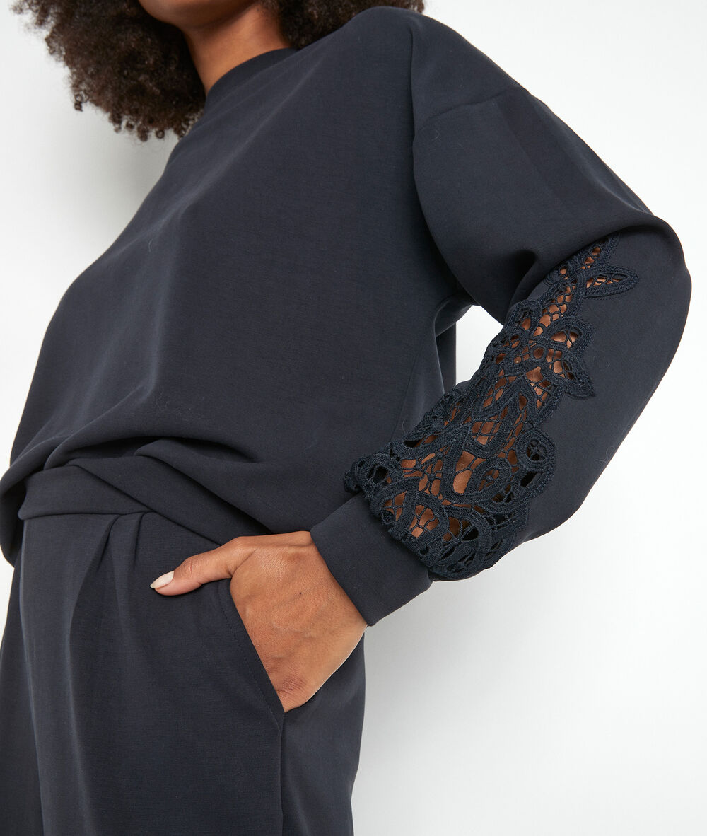 Marineblauwe sweater met kanten inzetstuk erika anthracite.