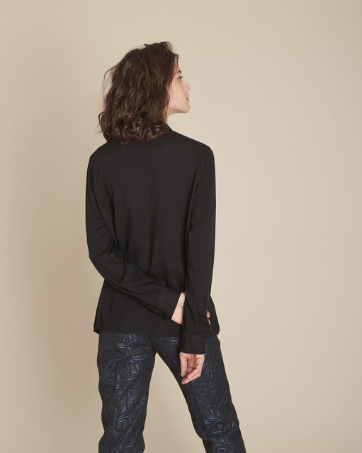 Blouse noire lavallière et dentelle moulin noir.