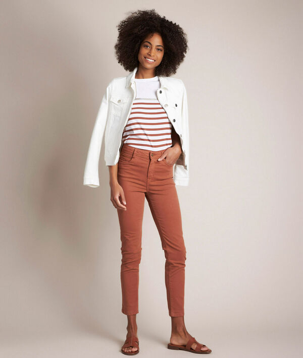 L'iconique slim saton de coton caramel Sultan | 1-2-3 L'iconique slim saton de coton caramel Sultan PhotoZ | 1-2-3