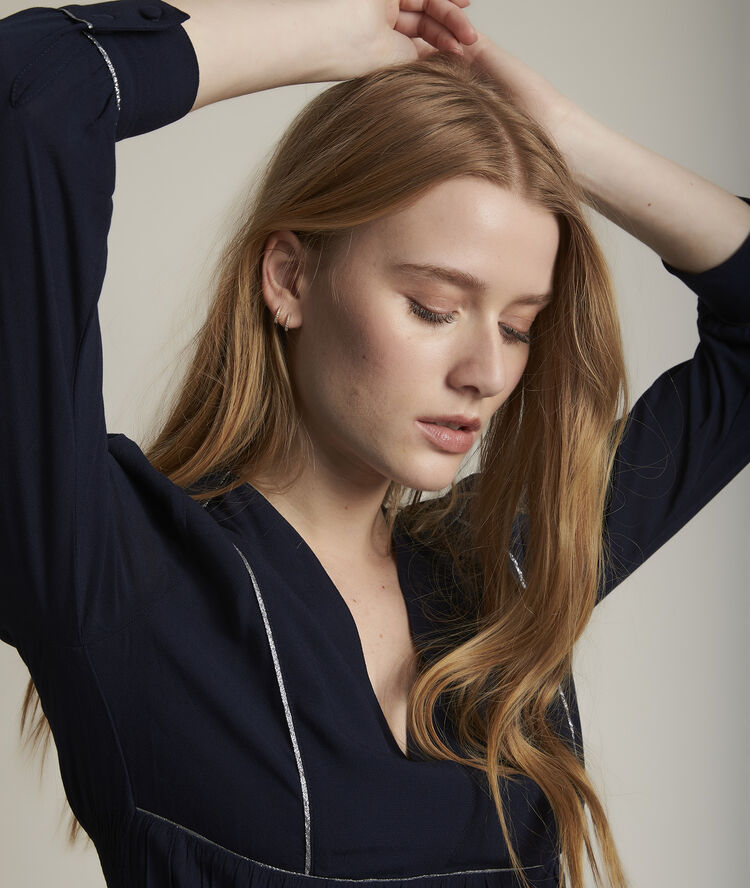 Marineblaues ausgestelltes kleid carolina marineblau.