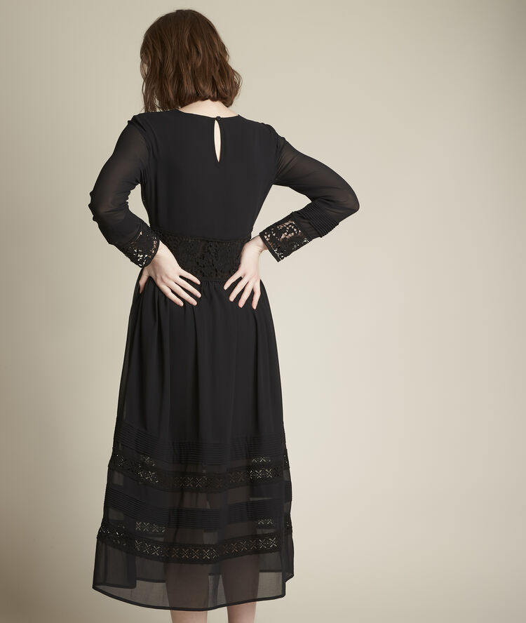 Robe longue en dentelle charlotte noir.