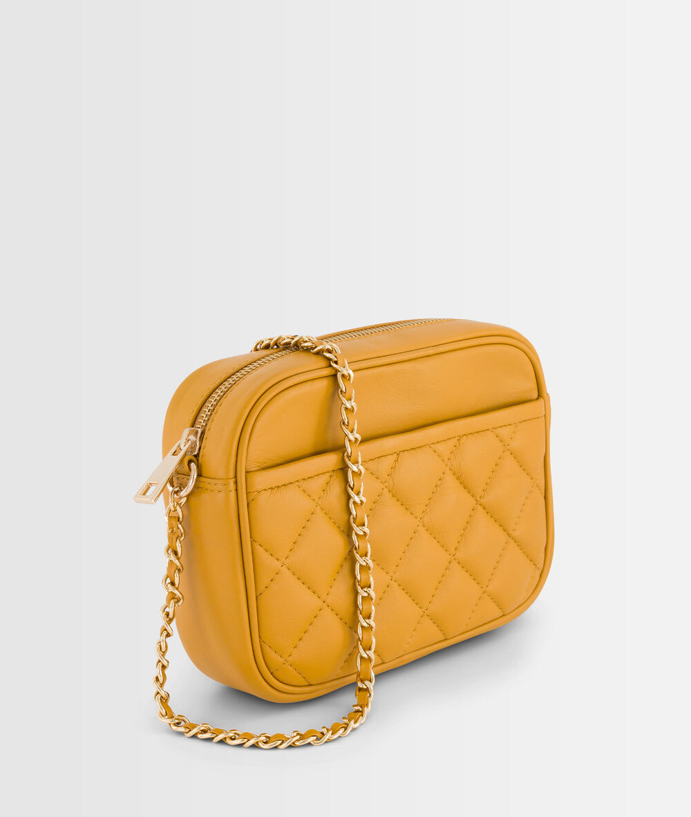 Pochette en cuir matelassée vanille dan vanille.