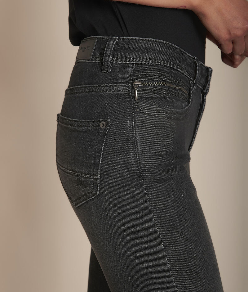 L'iconique slim stylised black sultan noir.