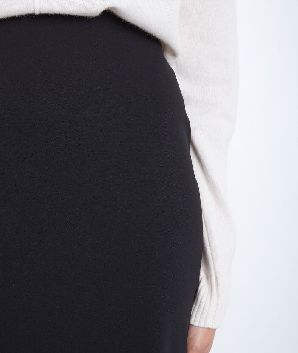 Jupe en microfibre bossa noir.