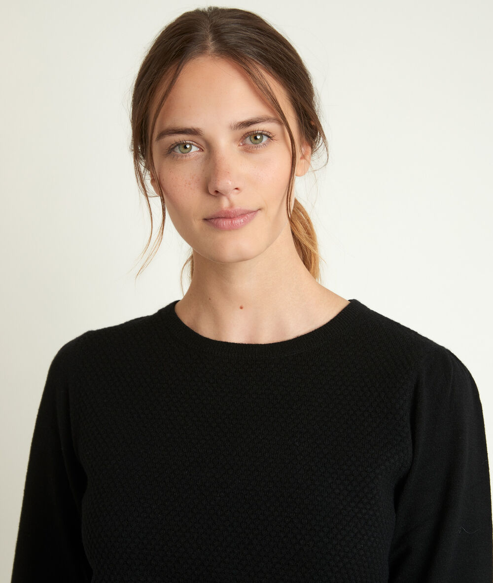 Pull noir nid d'abeille rimel noir.