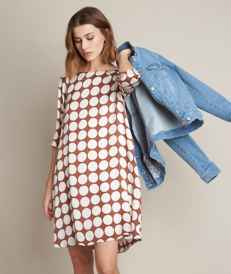 Robe &agrave; pois en soie rosie cannelle.