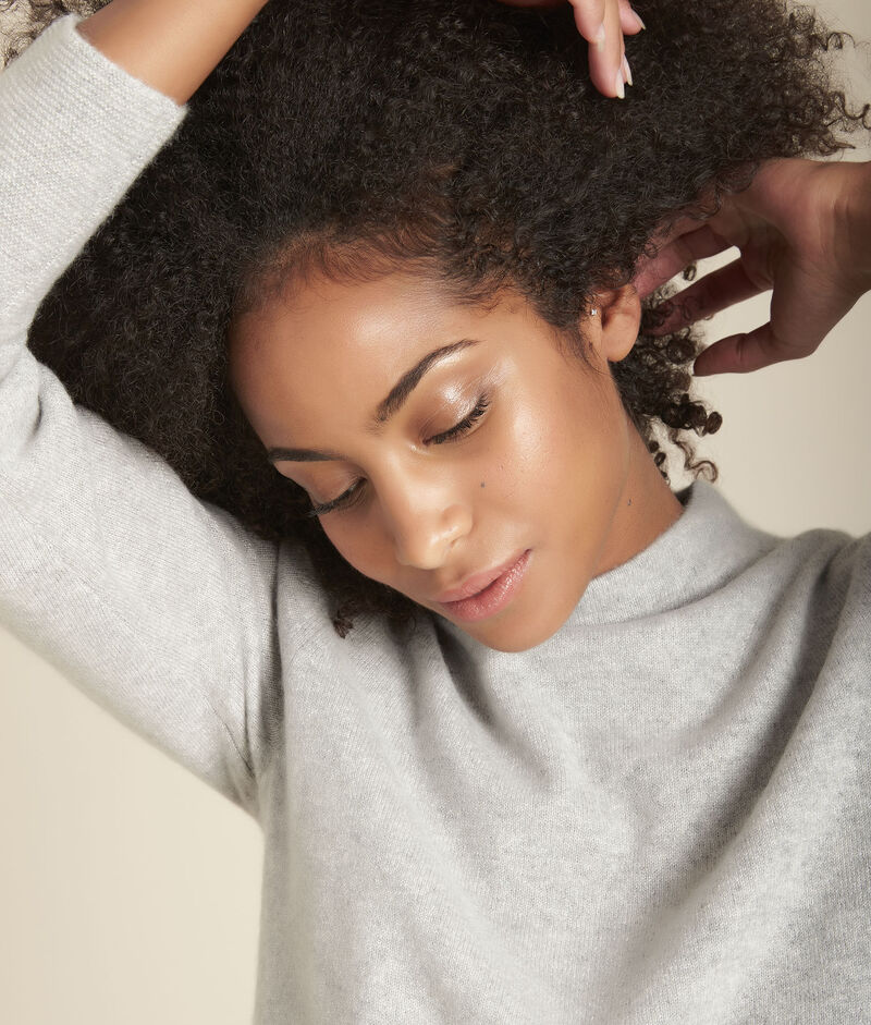 Pull en cachemire gris perle flocon chine clair.