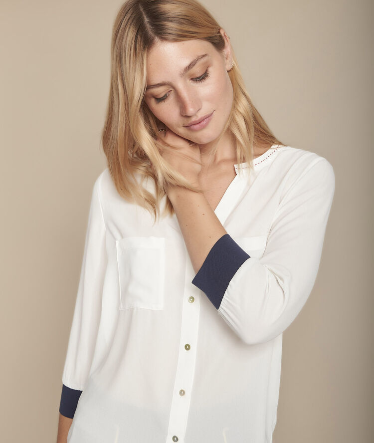 Ecru blouse met contrasterende rijgsteek mulan ecru.