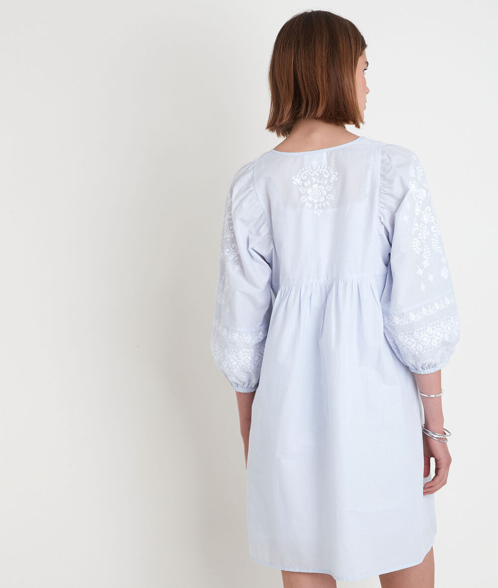 Robe courte brodée bleu pâle samantha pure bleached.