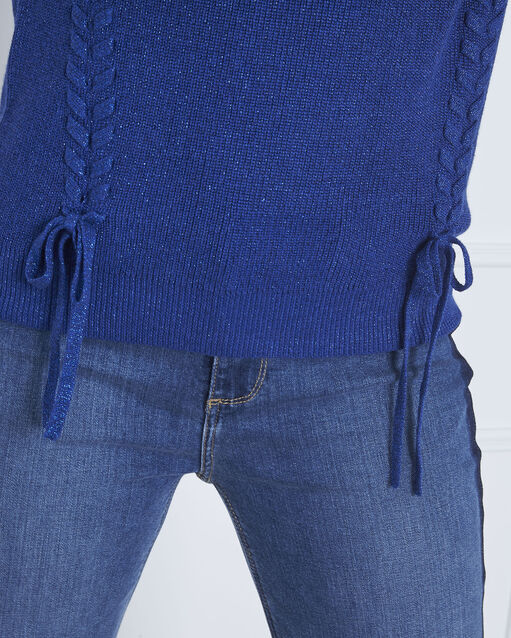 Blauer strickpullover geflochtene perlen atlantique kornblume.