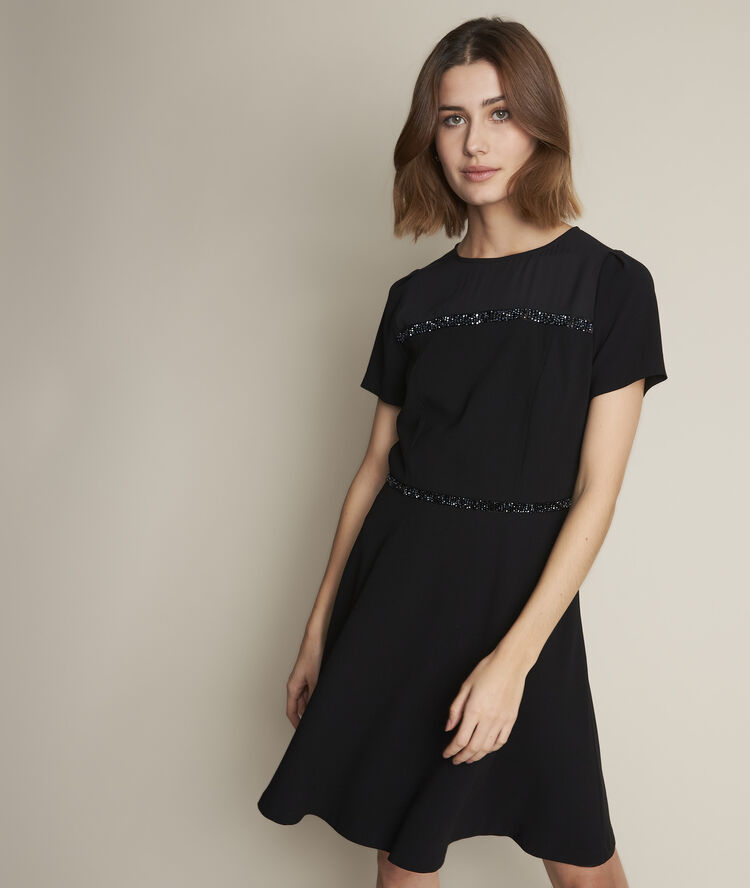 Robe courte &agrave; strass ness noir.
