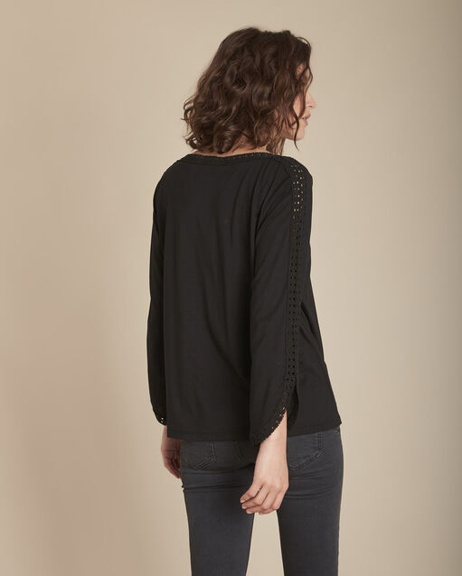 Tee-shirt noir en dentelle caprice noir.