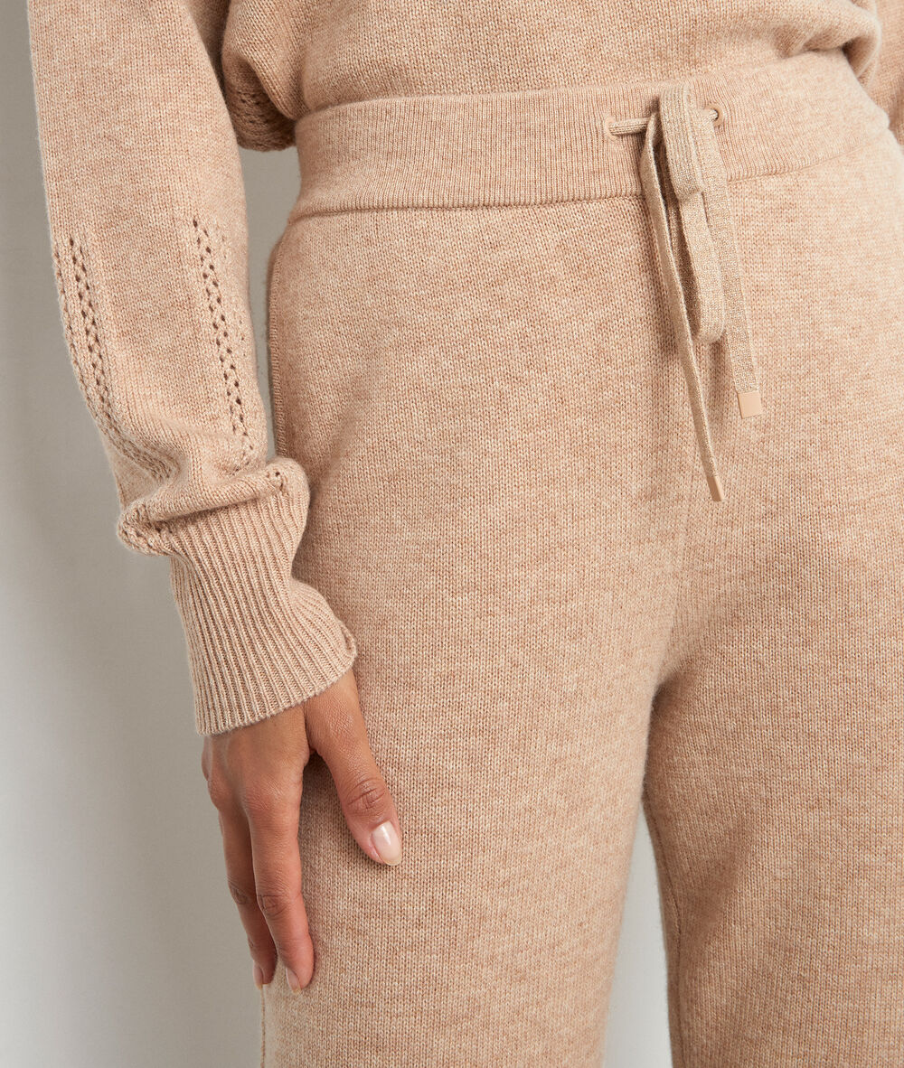 Pantalon en maille beige tosca camel clair.