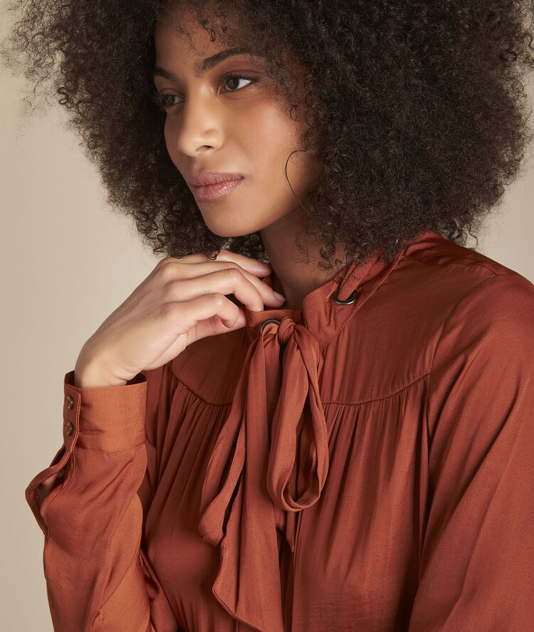 Blouse col lavallière acajou maud caramel.