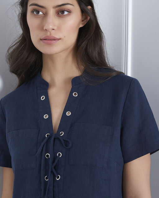 Robe marine encolure oeillets en lin lenie marine.