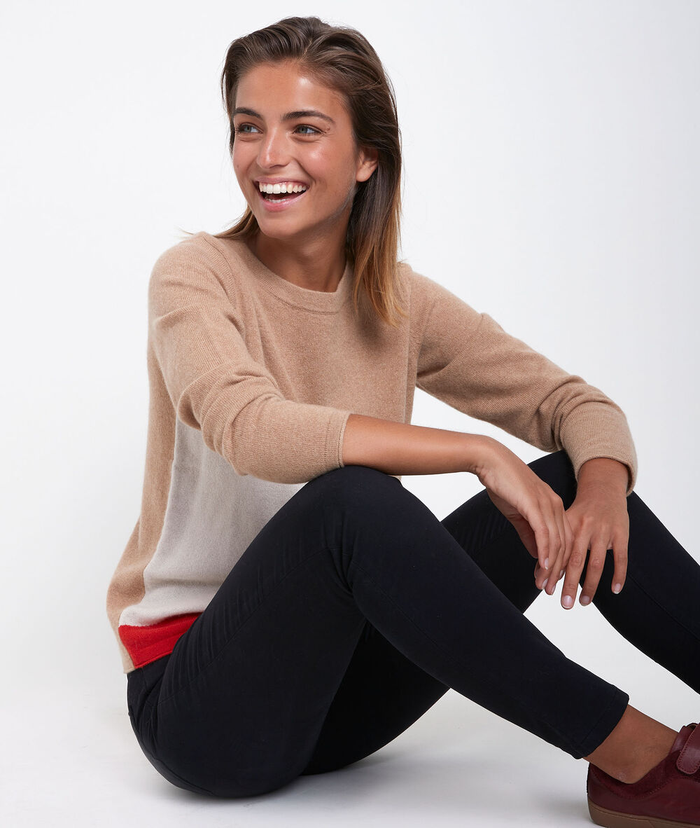 Pull en cachemire colorblock raven geranium.