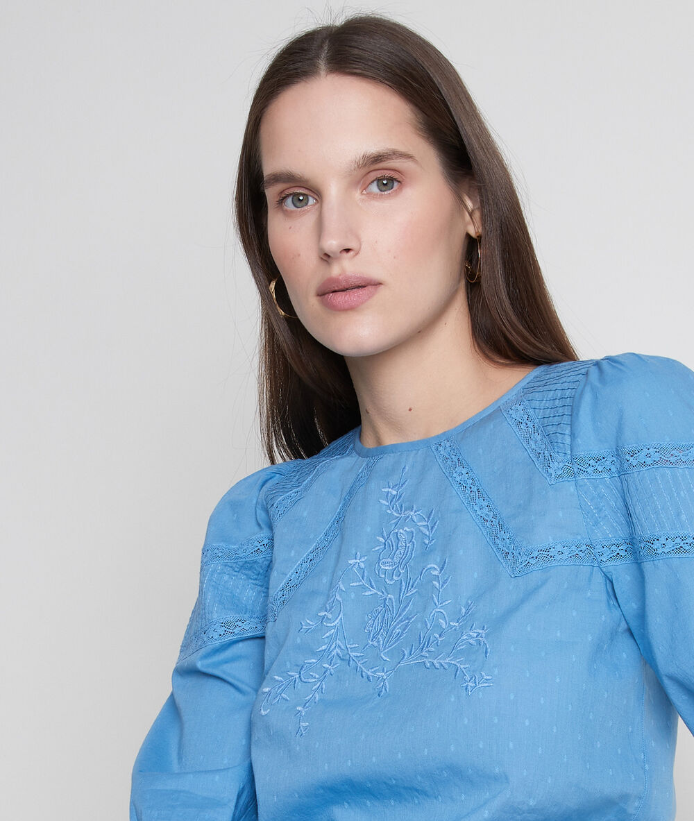 Blauwe katoenen blouse met borduurwerk amelie denim brut.