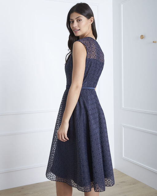 Robe marine en dentelle ceinture honorine marine.