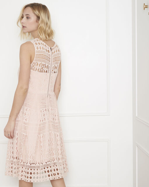 Robe poudre dentelle graphique honore poudre.