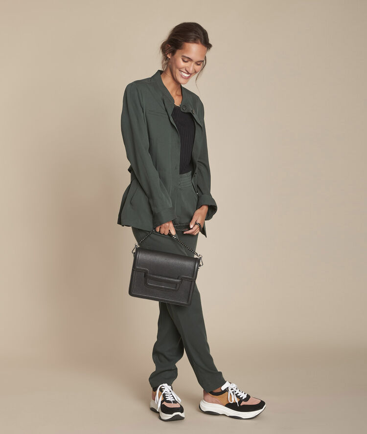 Soepel donkergroen vestje met knopen birgit vert anglais.