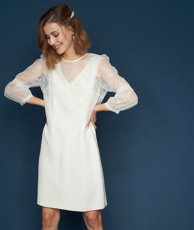 Robe en dentelle olivier ivoire.