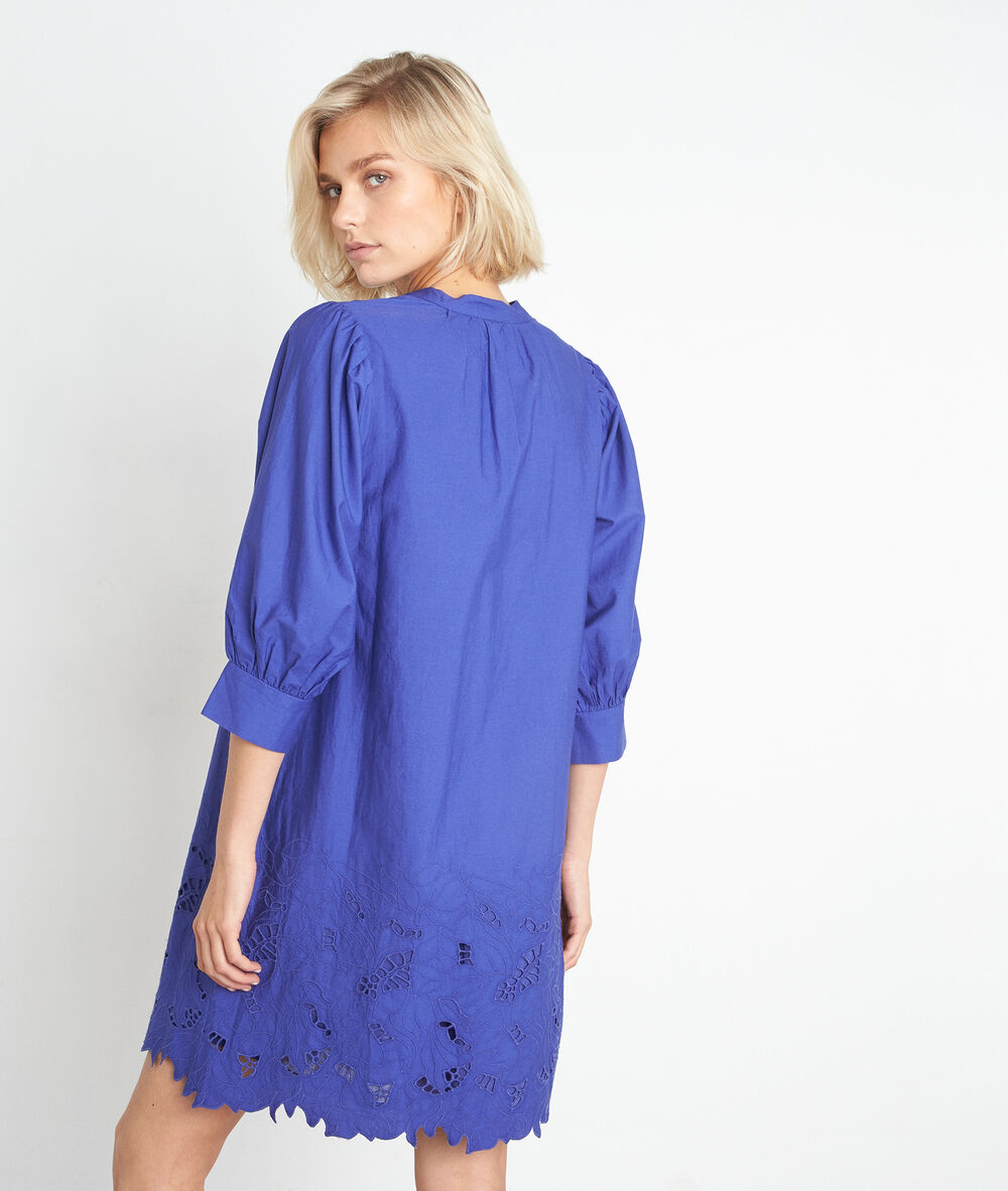 Korte jurk van blauw geborduurd katoen sidonie myosotis.