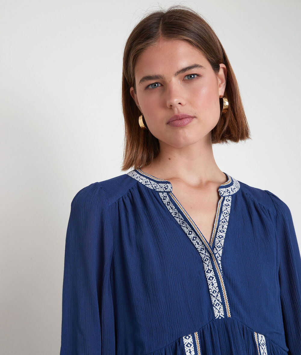 Robe courte fluide et brodée marine stella denim brut.