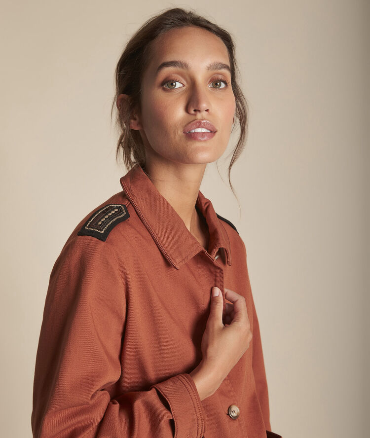 Veste acajou évasée biscuit caramel.