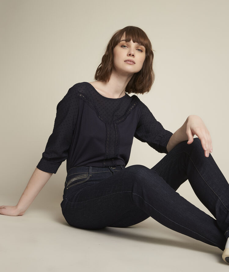 Top en dentelle marine reine marine.