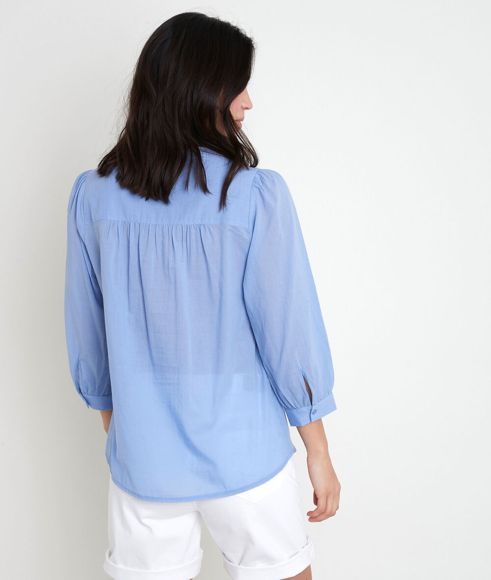 Blouse bleu ciel en dentelle thiago ciel.