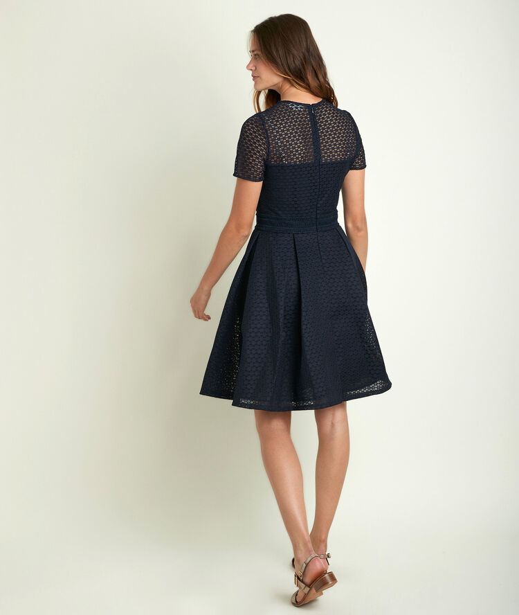 Robe corolle en dentelle olympe violet.