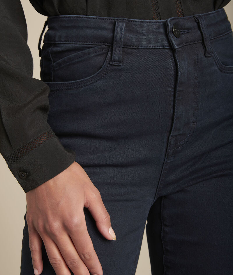 Le vertigineux sculpt jean blue black sabrina ciment.