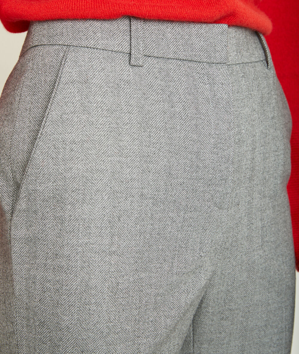 Pantalon cigarette à chevrons min gris perle.