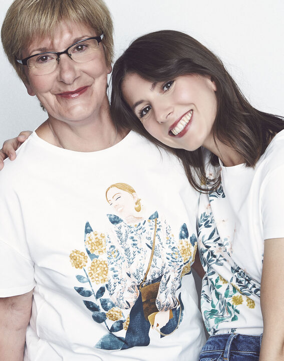 Ecrufarbenes T-Shirt mit Druckmuster Petunia | 1-2-3 Ecrufarbenes T-Shirt mit Druckmuster Petunia PhotoZ | 1-2-3