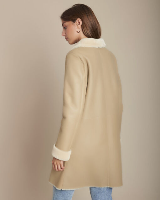 Manteau beige en peau lainée tina ficelle.
