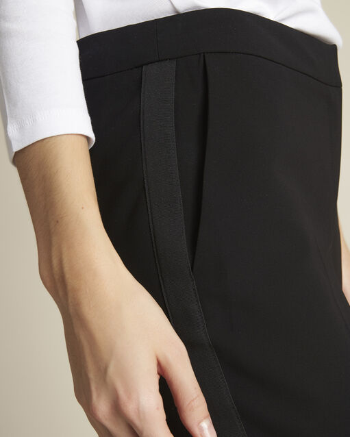 Pantalon noir et sa bande latérale microfibre suzanne noir.