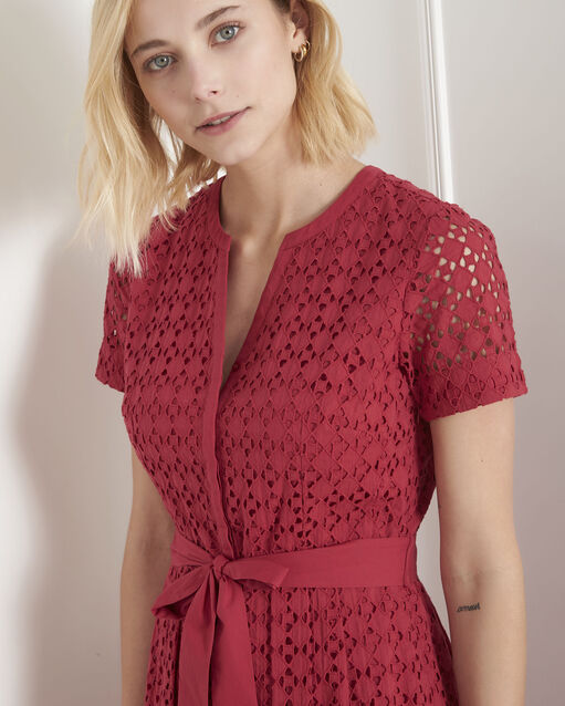 Robe rouge en dentelle cintrée loreta grenade.