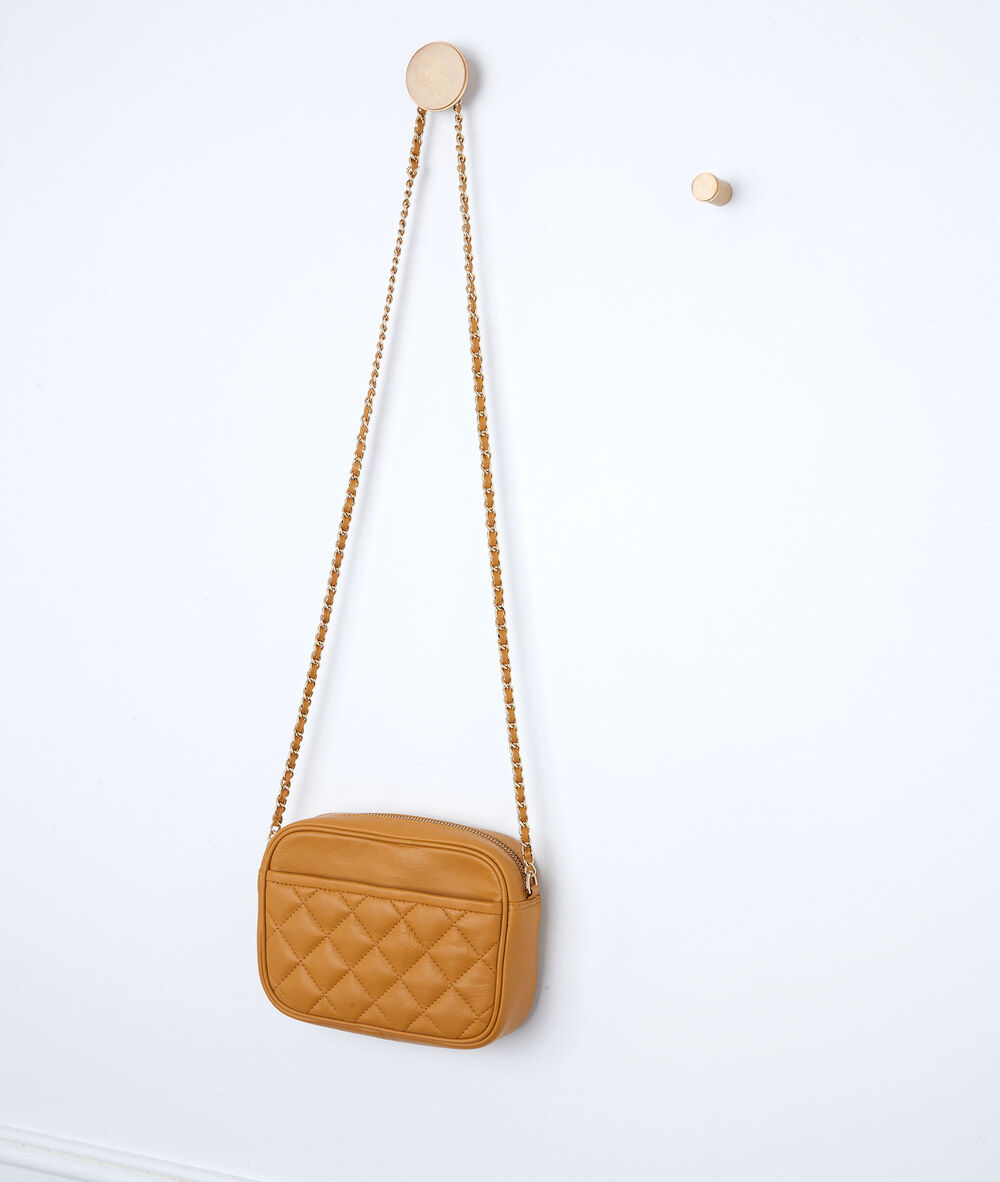 Pochette en cuir matelassée vanille dan vanille.
