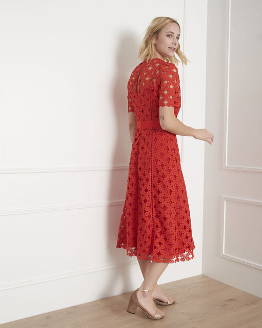 Robe rouge en dentelle heaven geranium.