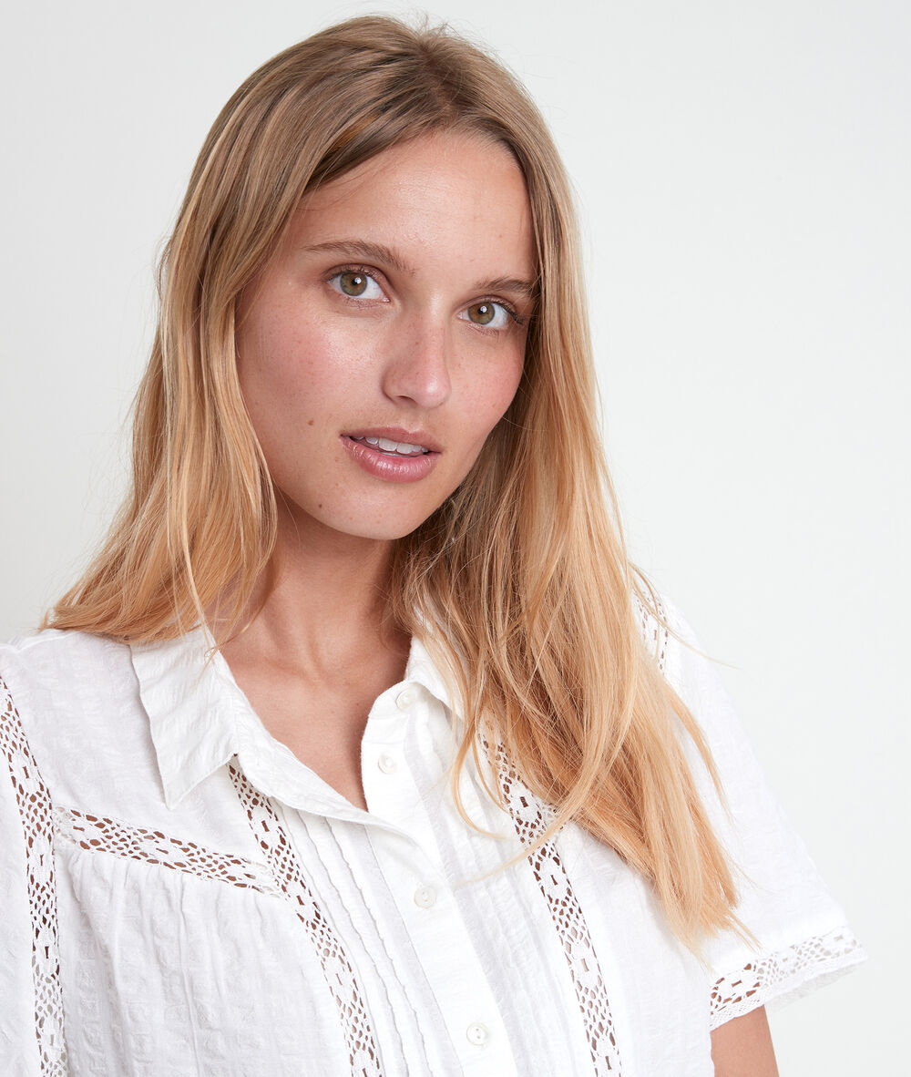 Blouse écrue en dentelle tiliane ecru.