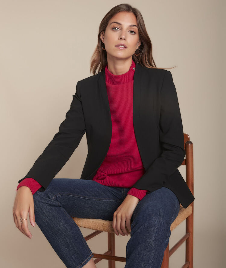 Roter pullover mit ottoman-strickmuster und stehkragen flower rot.