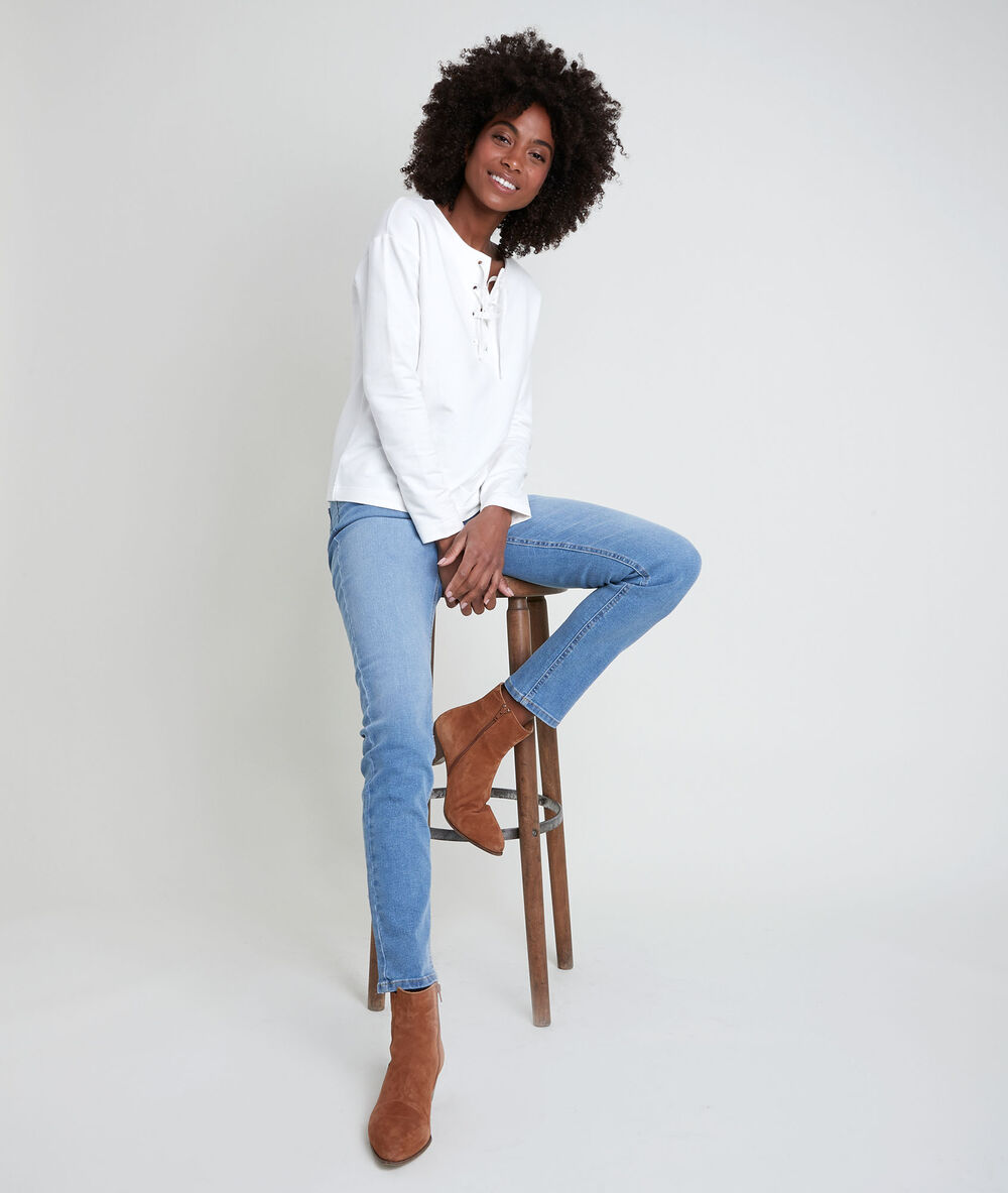 Top blanc col lac&eacute; ivoire blanc.